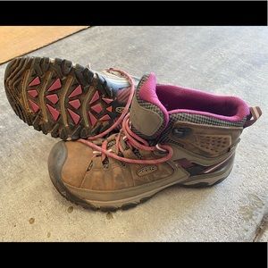 Keen hiking shoes